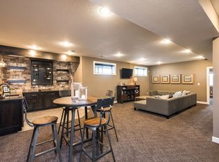 1500 Cross Creek Dr, Lees Summit, MO 64082