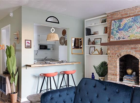5th image of 1713 Burgundy St #102