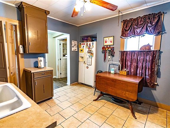 4th image of 108 Beals St