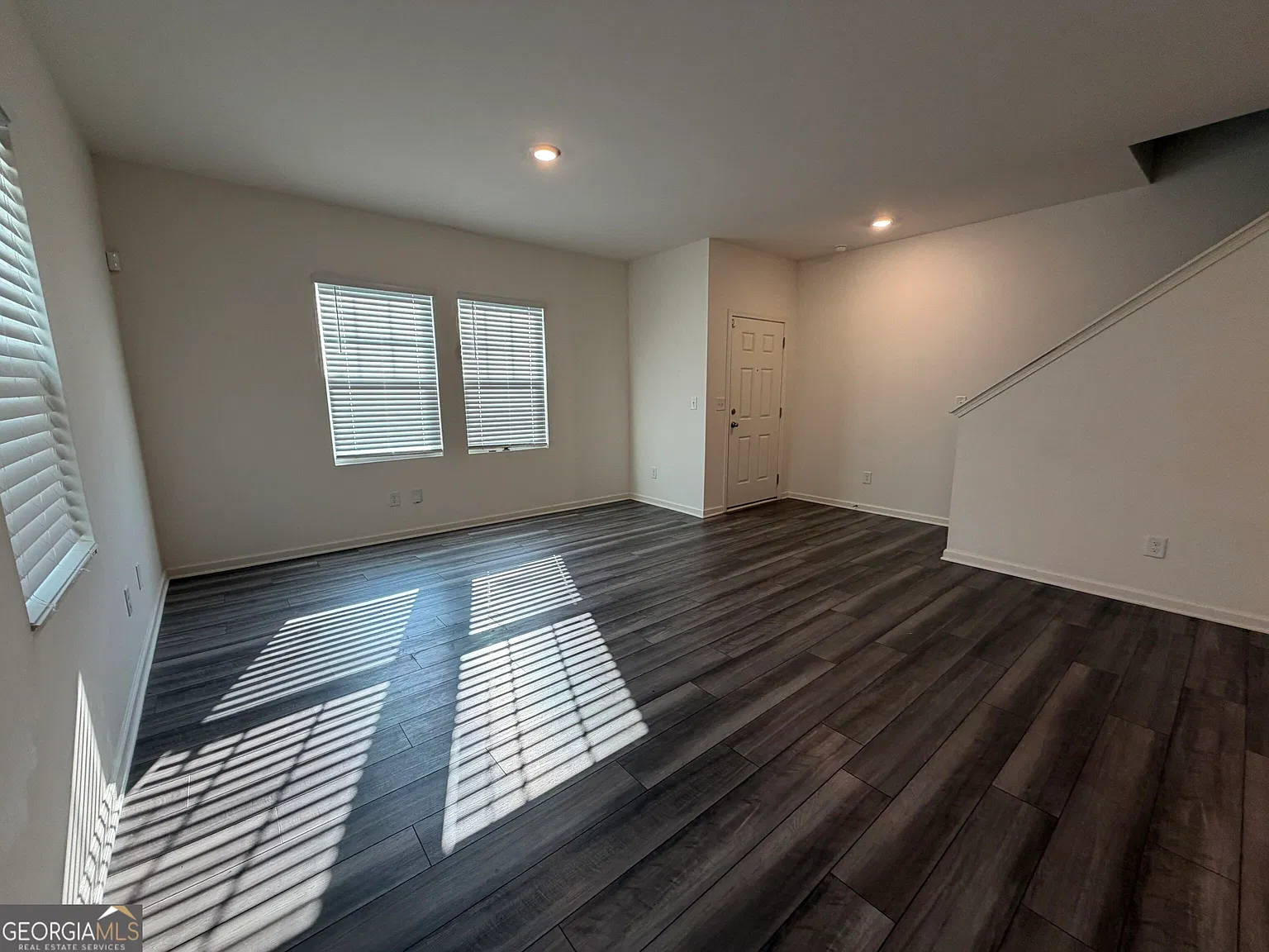 3 bed, 2.5 bath, 1594 sqft, $2,050 — Photo 4