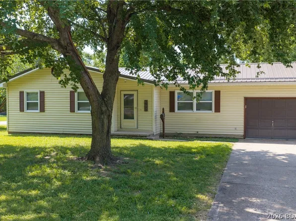 602 W 6th St, Eldon, MO 65026
