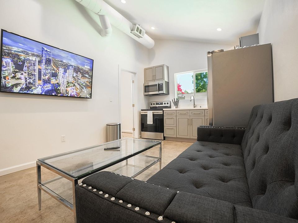 1st image of 6929 De Soto Ave #3-1