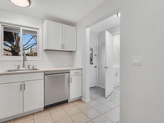 3rd image of 861 S Main St APT 8