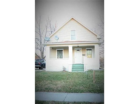 904 Michigan Ave photo 1
