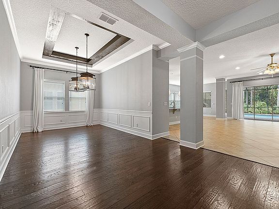 5th image of 572 Majestic Eagle Dr