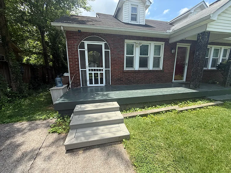 1004 Gillock St — Photo 55