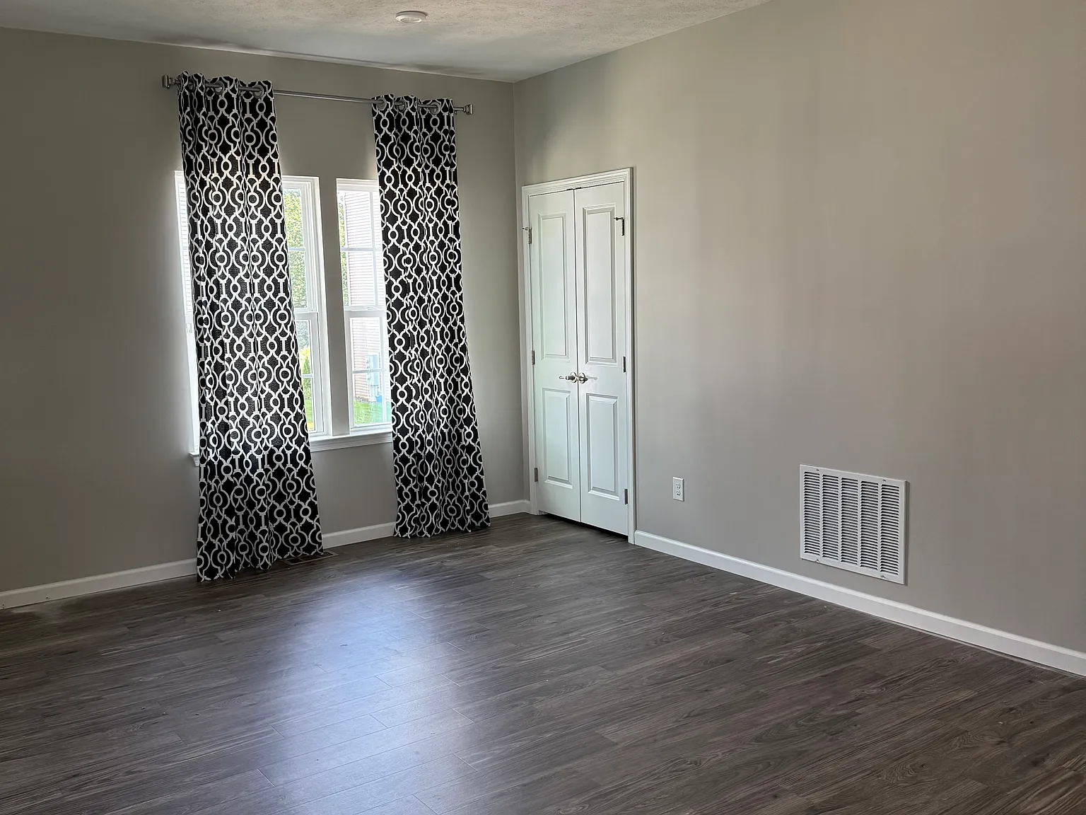 3 bed, 1728 sqft, $2,400 — Photo 4