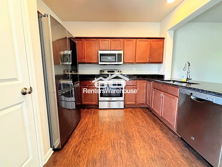 52 SE Booth Ave — Photo 6