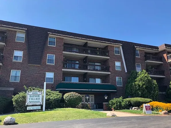8855 N Port Washington Rd, Bayside, WI 53217