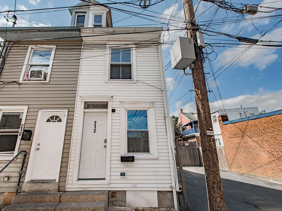 212 Peach St