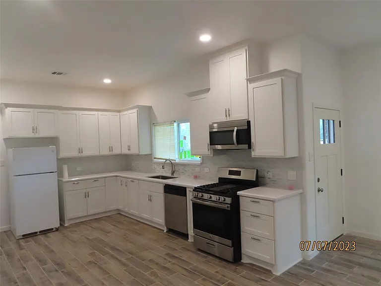 403 Highridge St — Photo 7