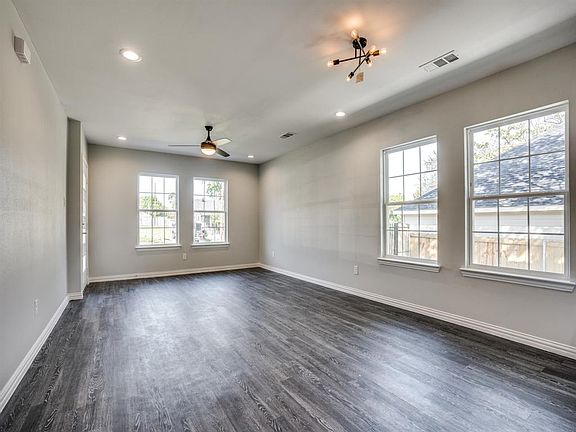 3rd image of 1422 Hendricks Ave