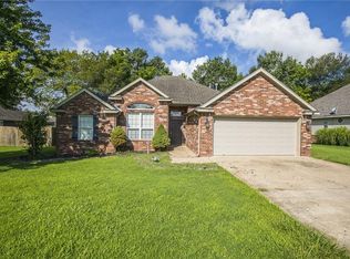 811 Maple St, Centerton, AR 72719