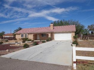 15282 Blackfoot Rd, Apple Valley, CA 92307