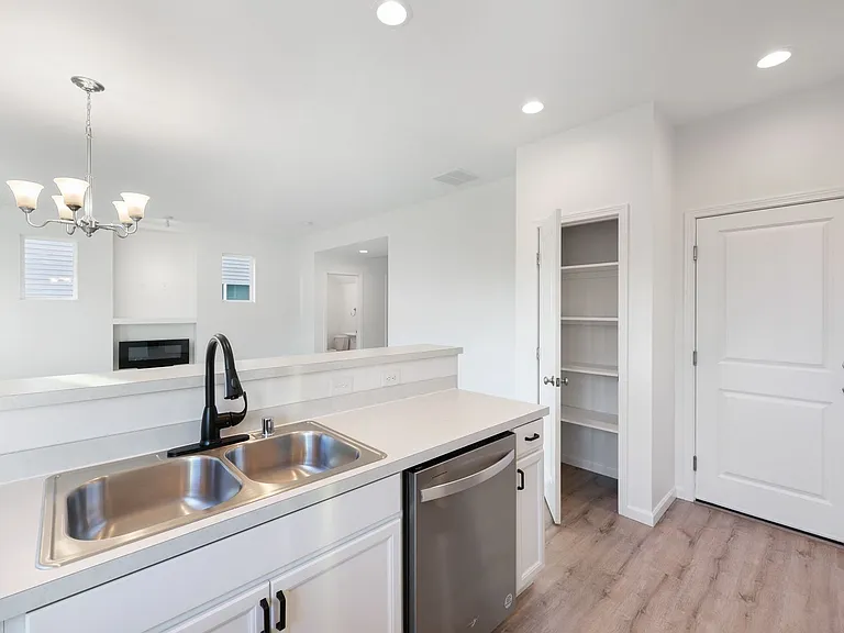 1061 Ebbets Dr SW — Photo 20