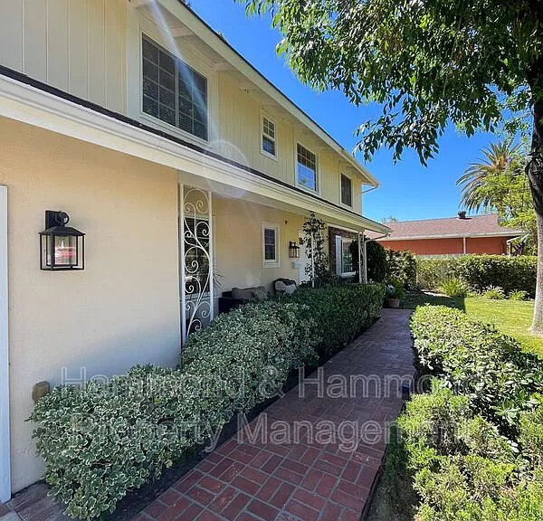 8422 Fable Ave — Photo 3