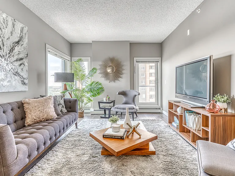 8520 Jasper Ave NW — Photo 2