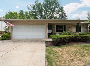 2256 Niagara Dr, Troy, MI