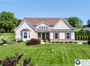 222 Danbury Dr, Nazareth, PA 18064