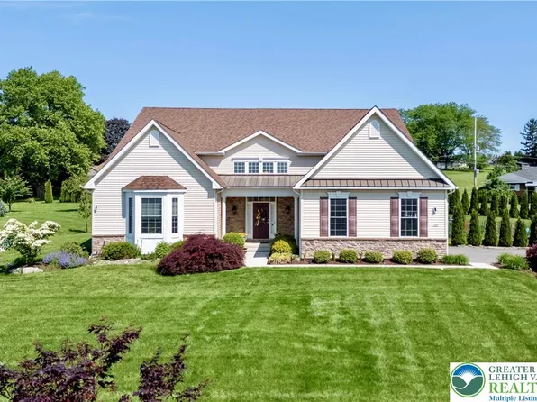 222 Danbury Dr, Nazareth, PA 18064