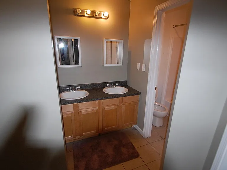 2427 W Clifton Ave #2 — Photo 7