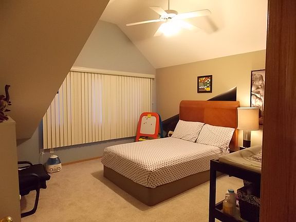 Cathedral ceiling in 3rd BR