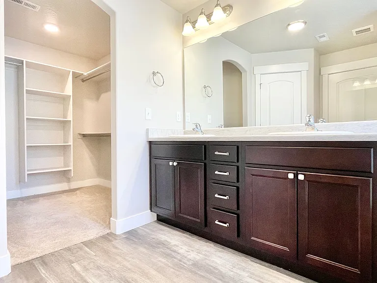 446 N Hillview Dr — Photo 31