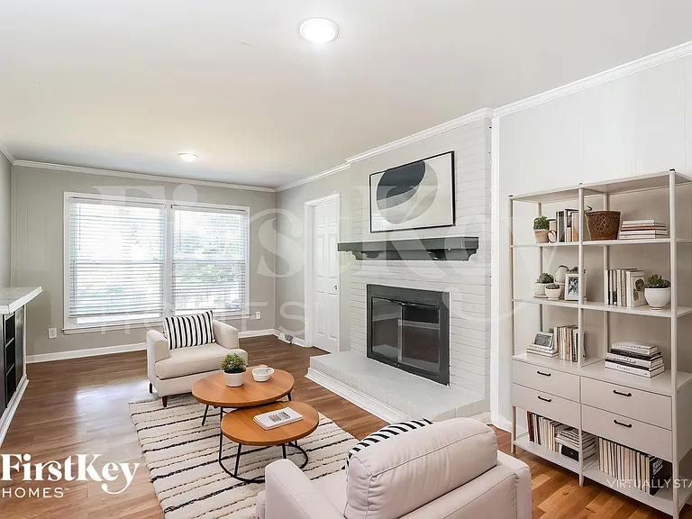 3313 Cross Winds Rd — Photo 4
