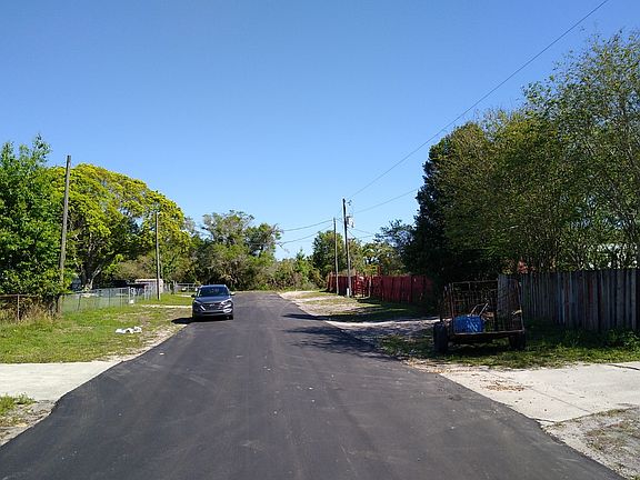 5th image of 42208 Beech Ave