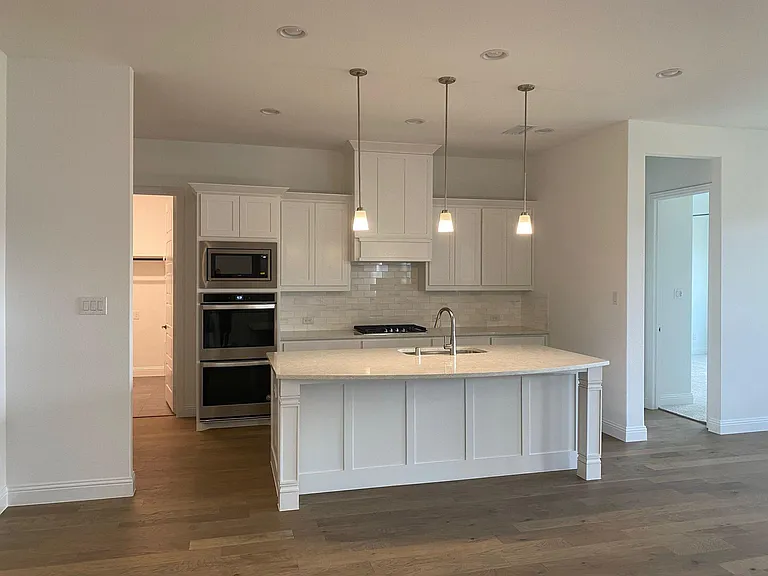 905 Amy Blvd — Photo 3