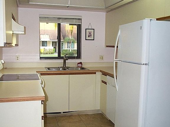 4th image of 6088 Huntington Woods Dr