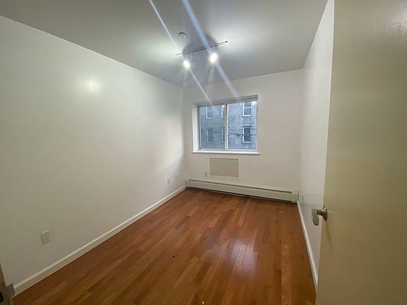 5th image of 762 41st St APT 2C