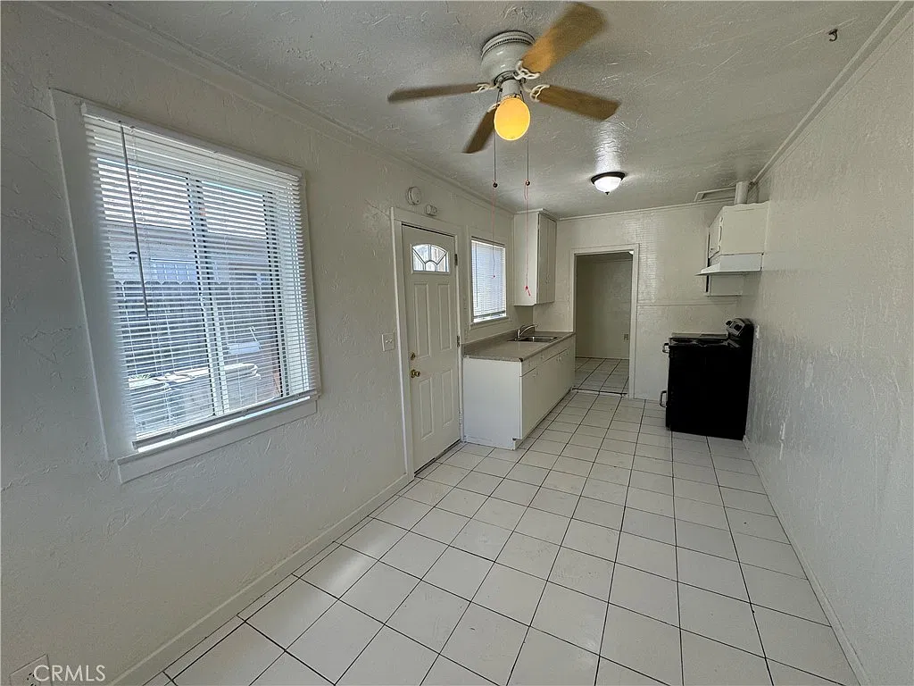 1 bed, 300 sqft, $1,595 — Photo 2