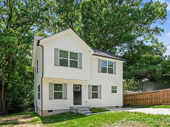 3rd image of 811 Evening Shade Ln