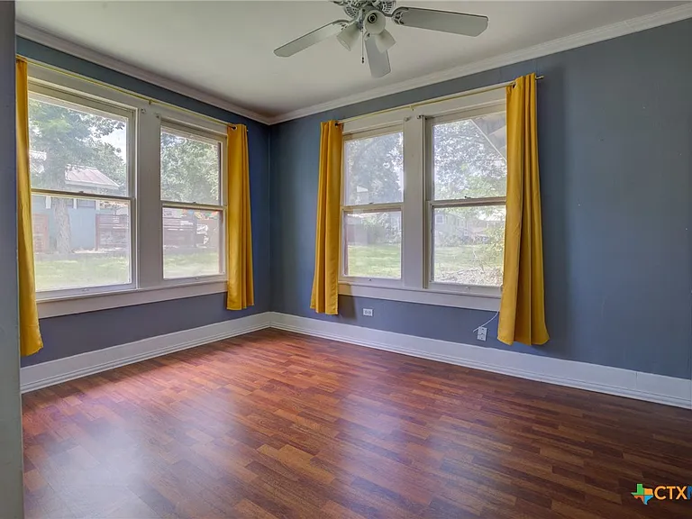 262 Clemens Ave — Photo 12