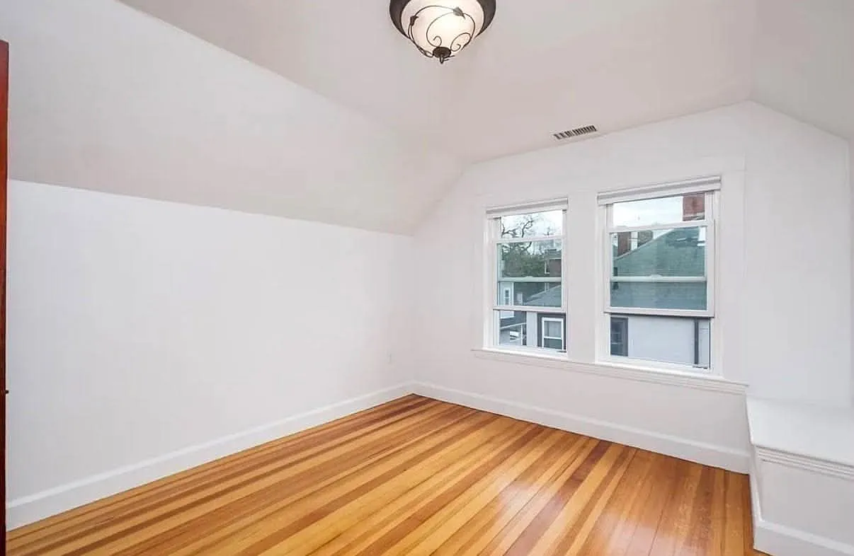 3 bed, $1,180 — Photo 4