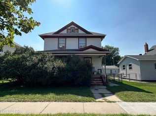 815 N 3rd St, Grand Forks, ND 58203