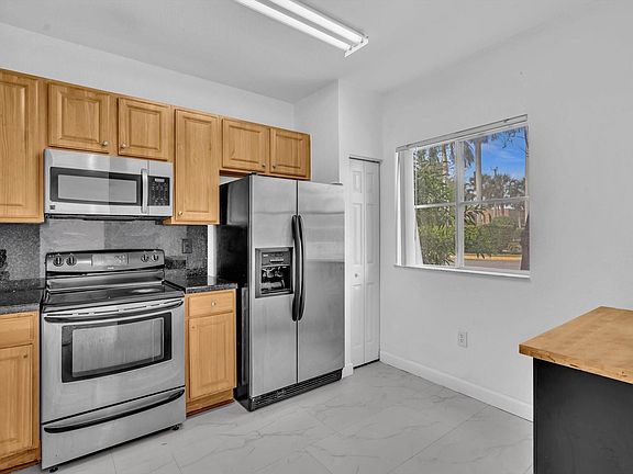 3rd image of 6028 Woodlands Boulevard