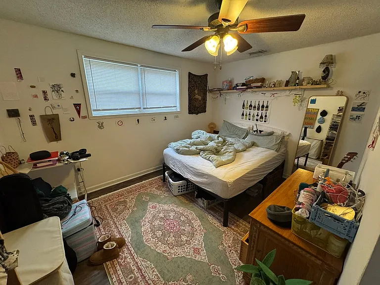 1429 E Broad St — Photo 8