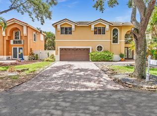 11232 Roundelay Rd, Hollywood, FL 33026