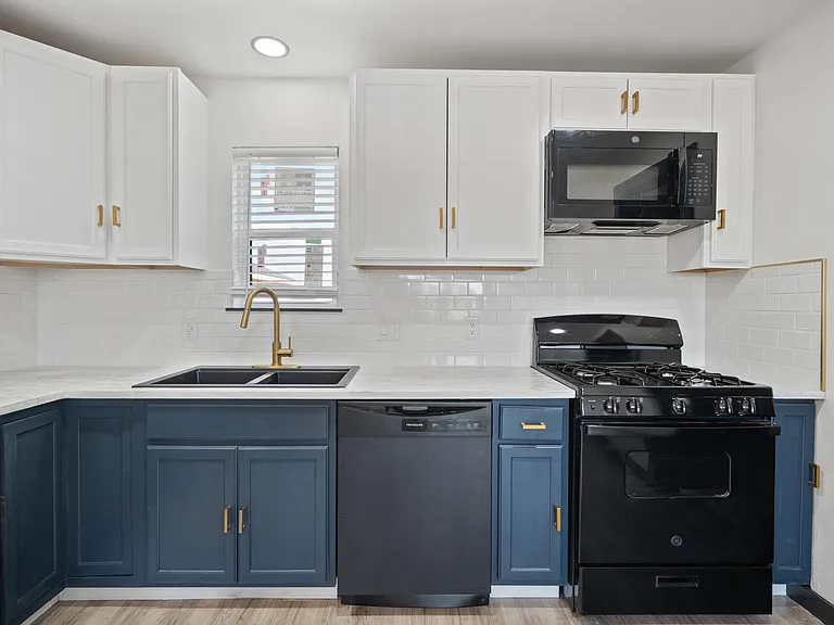 3607 Cunningham Dr — Photo 7