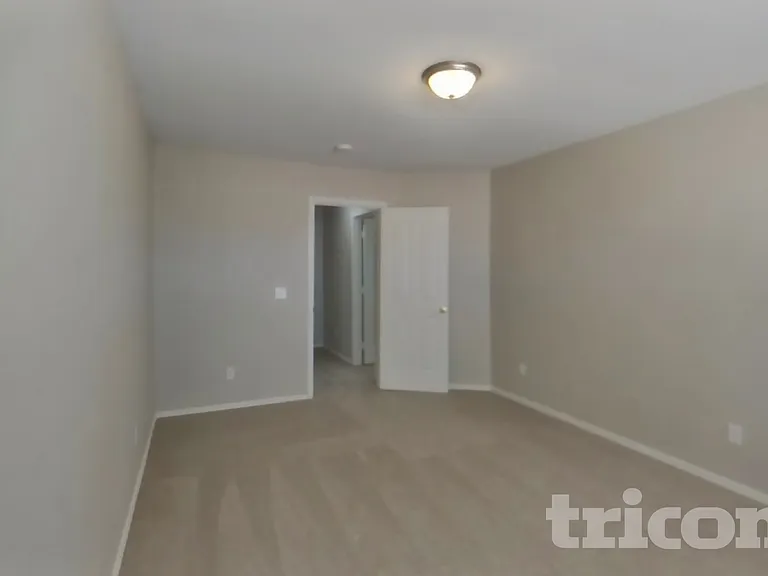 638 W Racine Loop — Photo 11