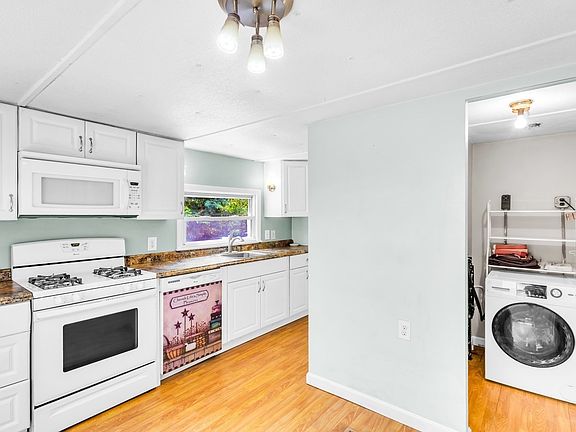 5th image of 113 Washington St #9