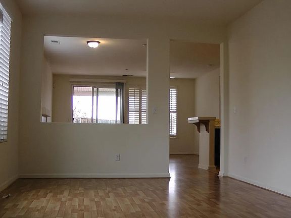 Entryway/ Living Room