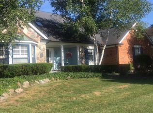 990 Whitegate Dr, Northville, MI