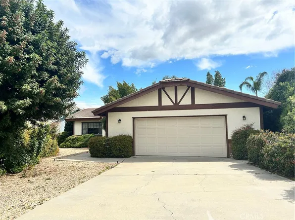 30382 White Cove Ct, Canyon Lake, CA 92587