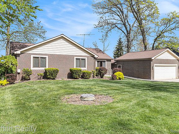 2nd image of 8570 Riverside Dr
