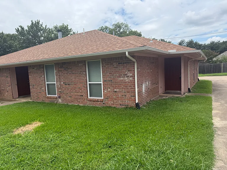 7427 Windhaven Rd — Photo 1