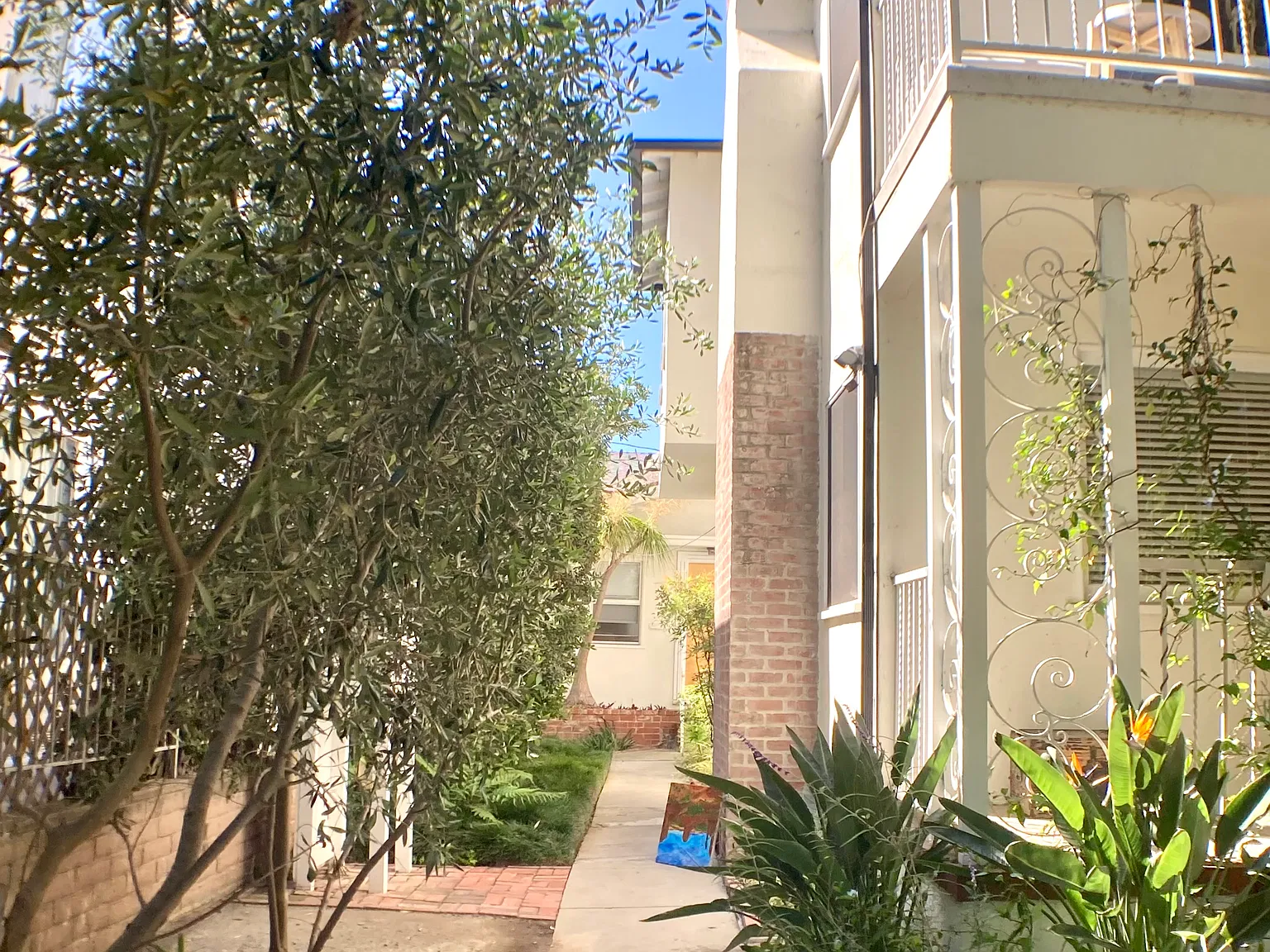 2 bed, 1200 sqft, $3,790 — Photo 4