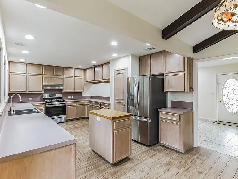 2203 Farnswood Cir — Photo 13